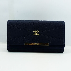 Chanel Ladies Hand Purse Blue Color QB00424